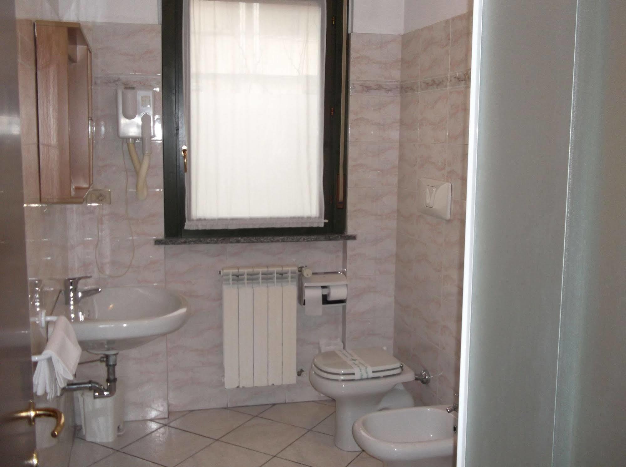 Hotel Residence La Fontana Mariano Comense Luaran gambar